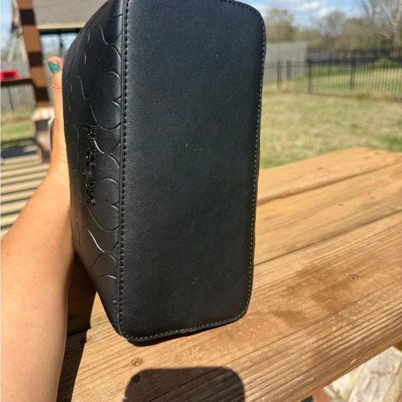 NWT Betsey Johnson XOMIA heart embossed Bucket Black bag - Picture 7 of 9